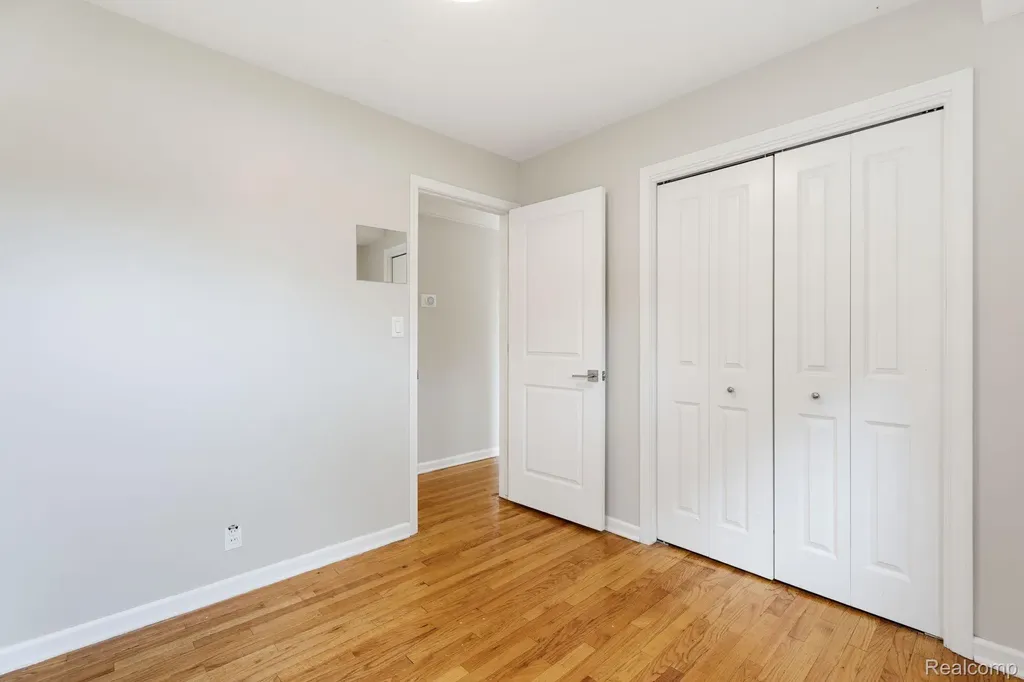 2118 Middlebelt Road West Bloomfield Charter Township MI 48324