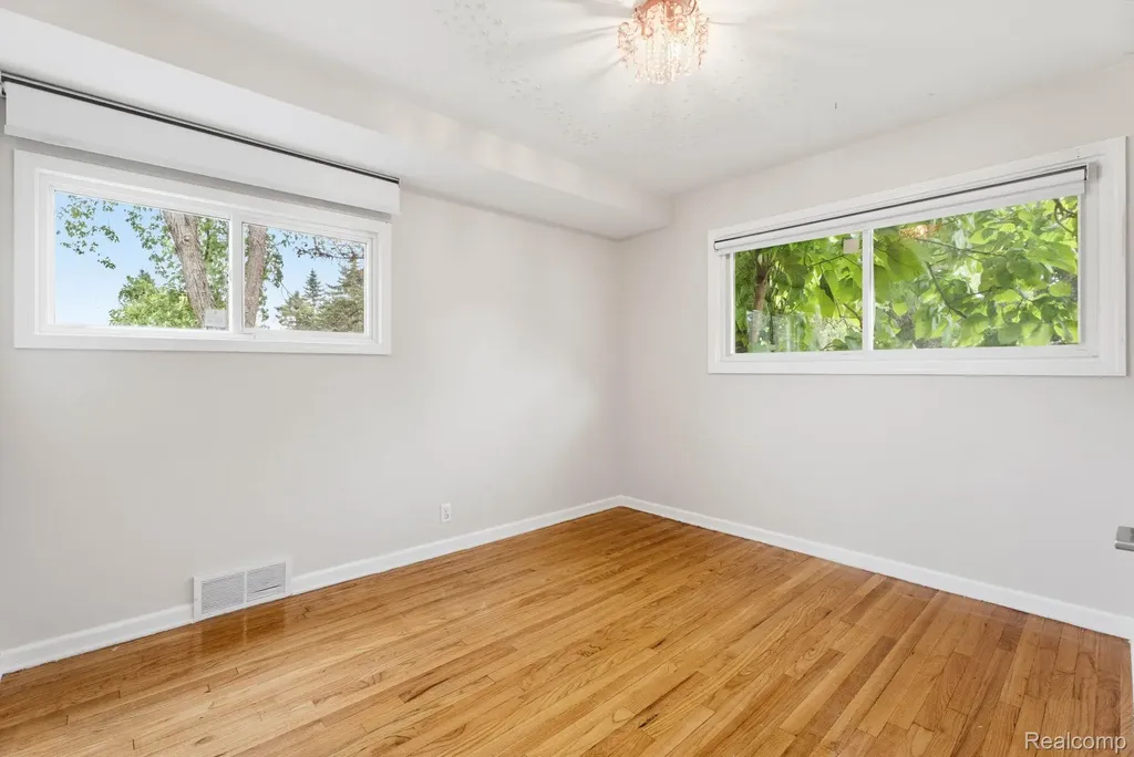 2118 Middlebelt Road West Bloomfield Charter Township MI 48324