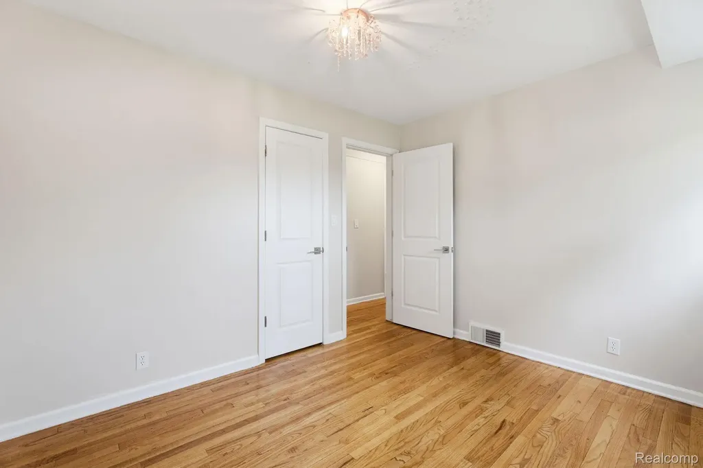 2118 Middlebelt Road West Bloomfield Charter Township MI 48324