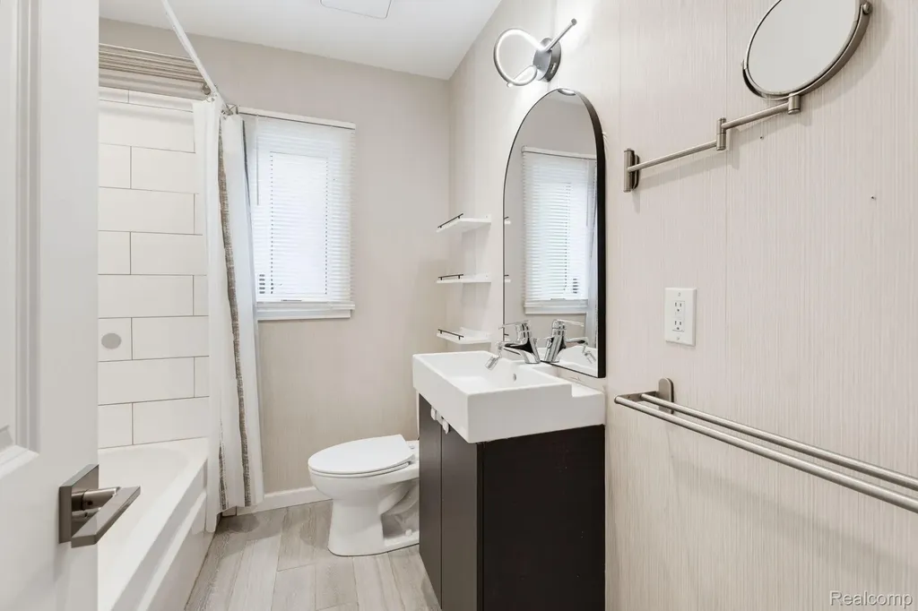 2118 Middlebelt Road West Bloomfield Charter Township MI 48324