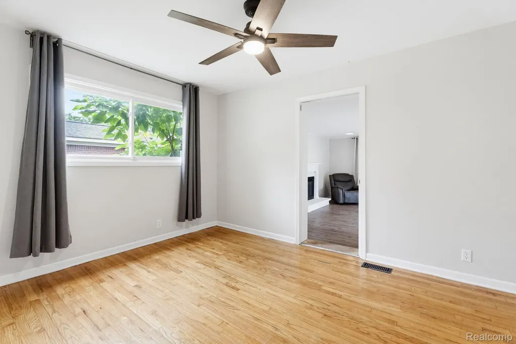 2118 Middlebelt Road West Bloomfield Charter Township MI 48324