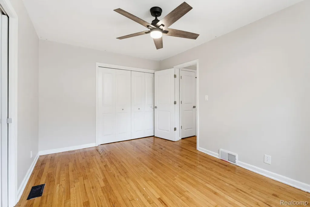 2118 Middlebelt Road West Bloomfield Charter Township MI 48324