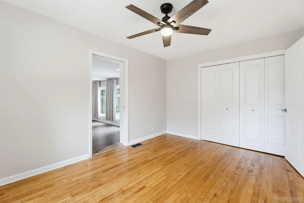 2118 Middlebelt Road West Bloomfield Charter Township MI 48324