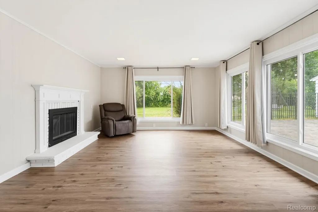 2118 Middlebelt Road West Bloomfield Charter Township MI 48324