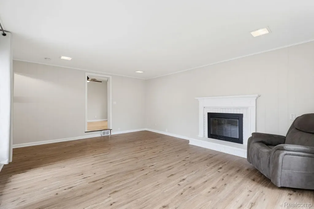 2118 Middlebelt Road West Bloomfield Charter Township MI 48324