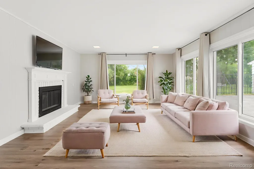 2118 Middlebelt Road West Bloomfield Charter Township MI 48324