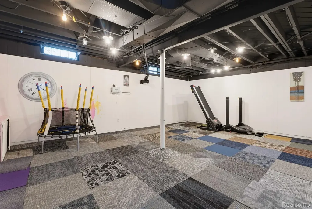 2118 Middlebelt Road West Bloomfield Charter Township MI 48324
