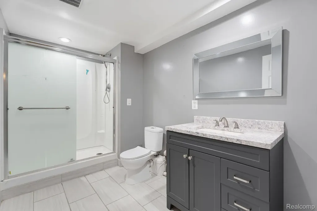2118 Middlebelt Road West Bloomfield Charter Township MI 48324