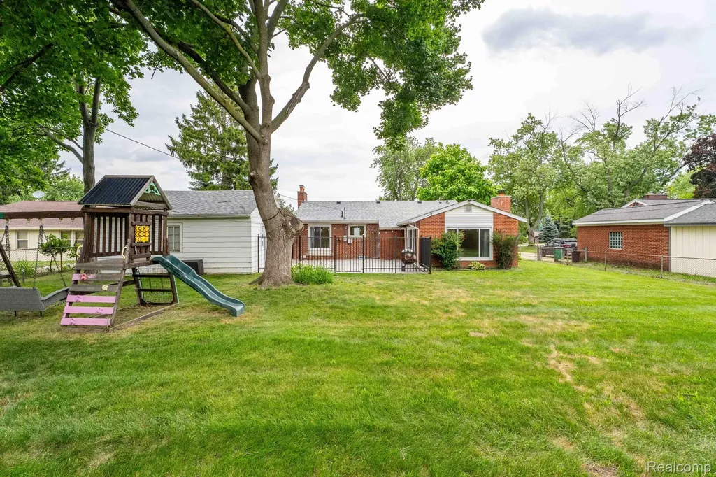 2118 Middlebelt Road West Bloomfield Charter Township MI 48324