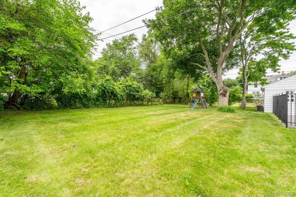 2118 Middlebelt Road West Bloomfield Charter Township MI 48324