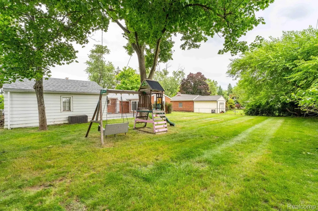 2118 Middlebelt Road West Bloomfield Charter Township MI 48324