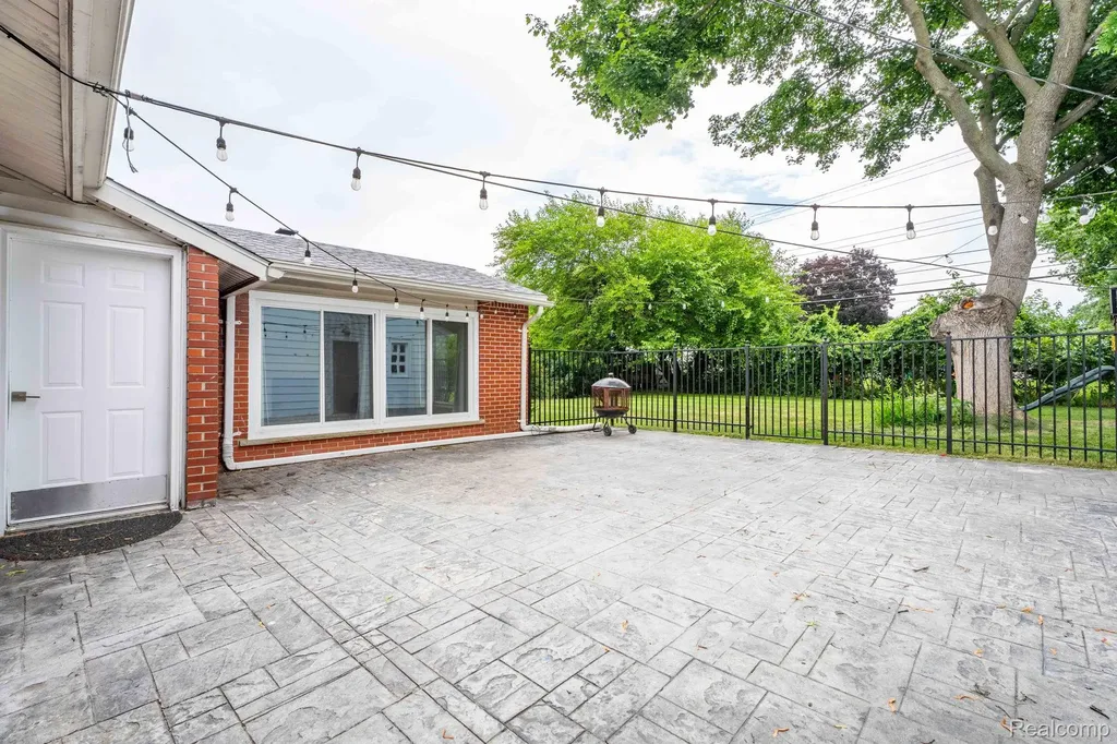 2118 Middlebelt Road West Bloomfield Charter Township MI 48324