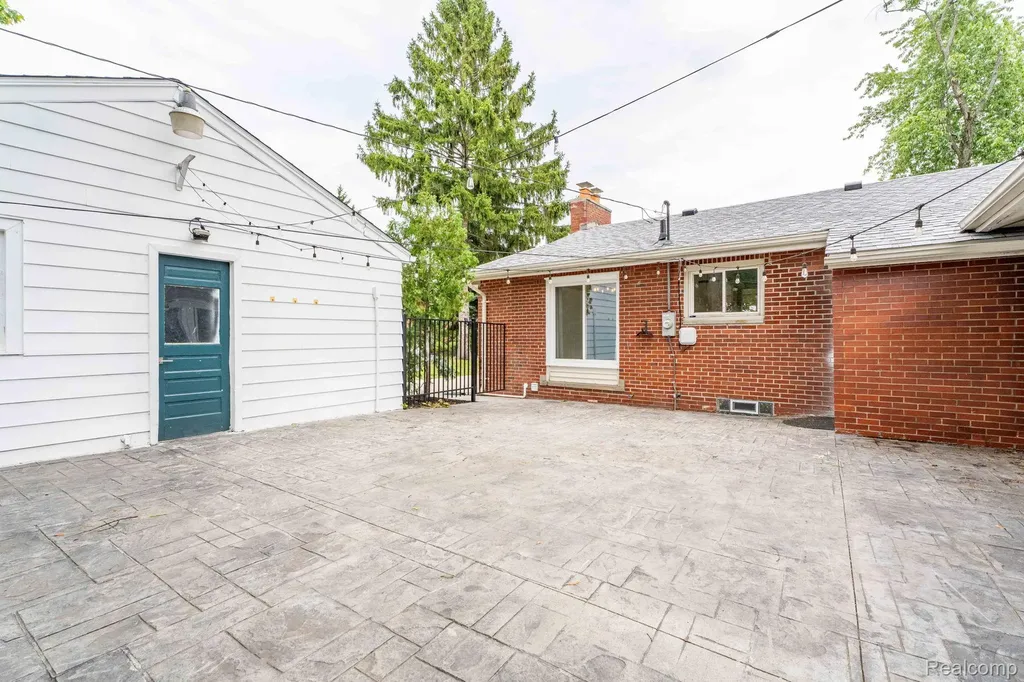 2118 Middlebelt Road West Bloomfield Charter Township MI 48324
