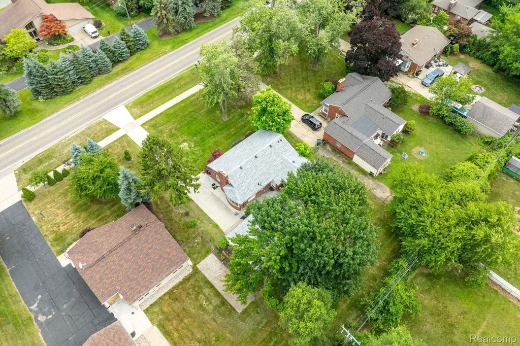 2118 Middlebelt Road West Bloomfield Charter Township MI 48324