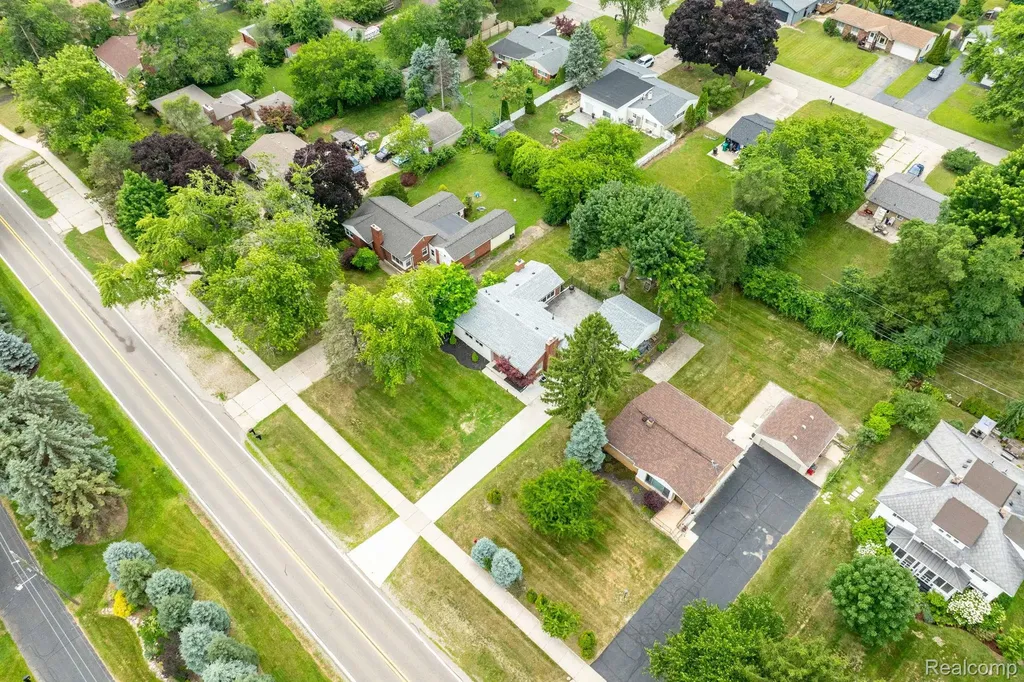2118 Middlebelt Road West Bloomfield Charter Township MI 48324