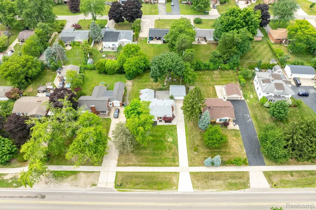 2118 Middlebelt Road West Bloomfield Charter Township MI 48324