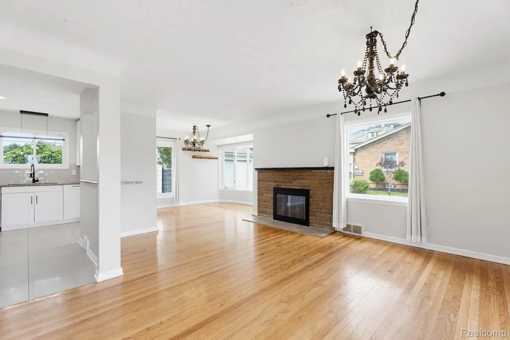 2118 Middlebelt Road West Bloomfield Charter Township MI 48324