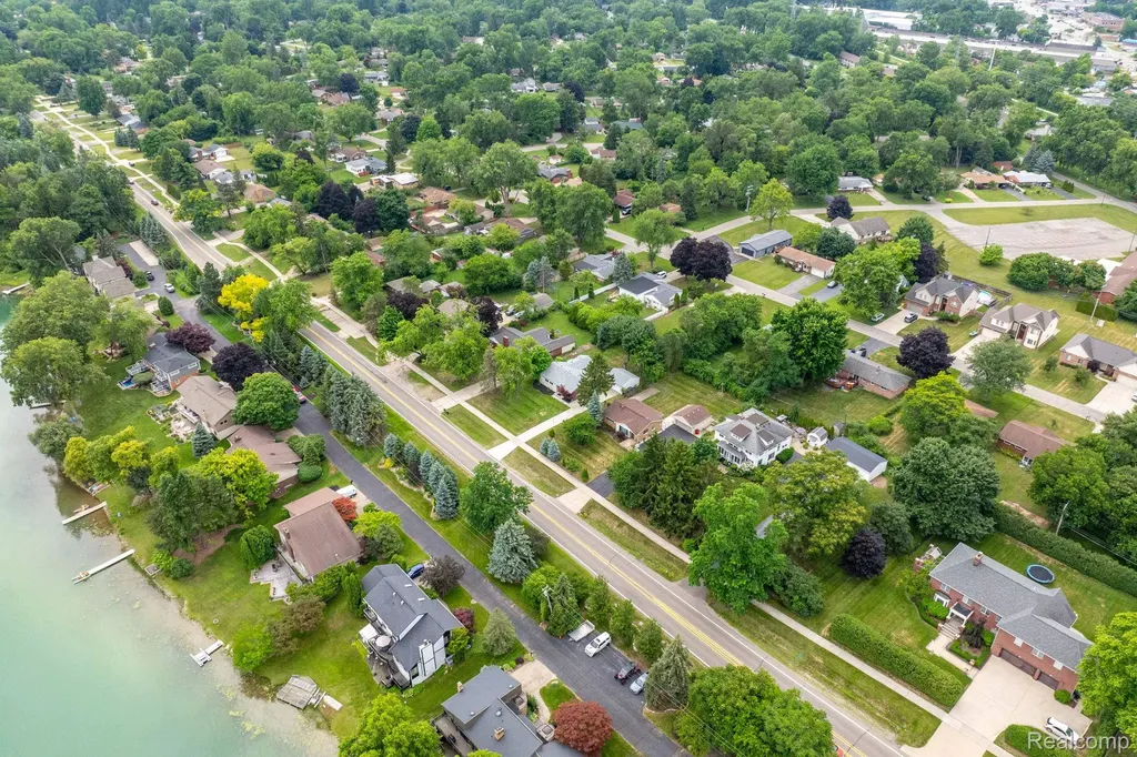 2118 Middlebelt Road West Bloomfield Charter Township MI 48324