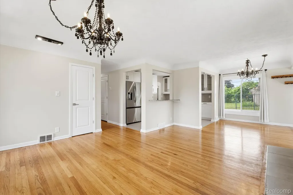 2118 Middlebelt Road West Bloomfield Charter Township MI 48324
