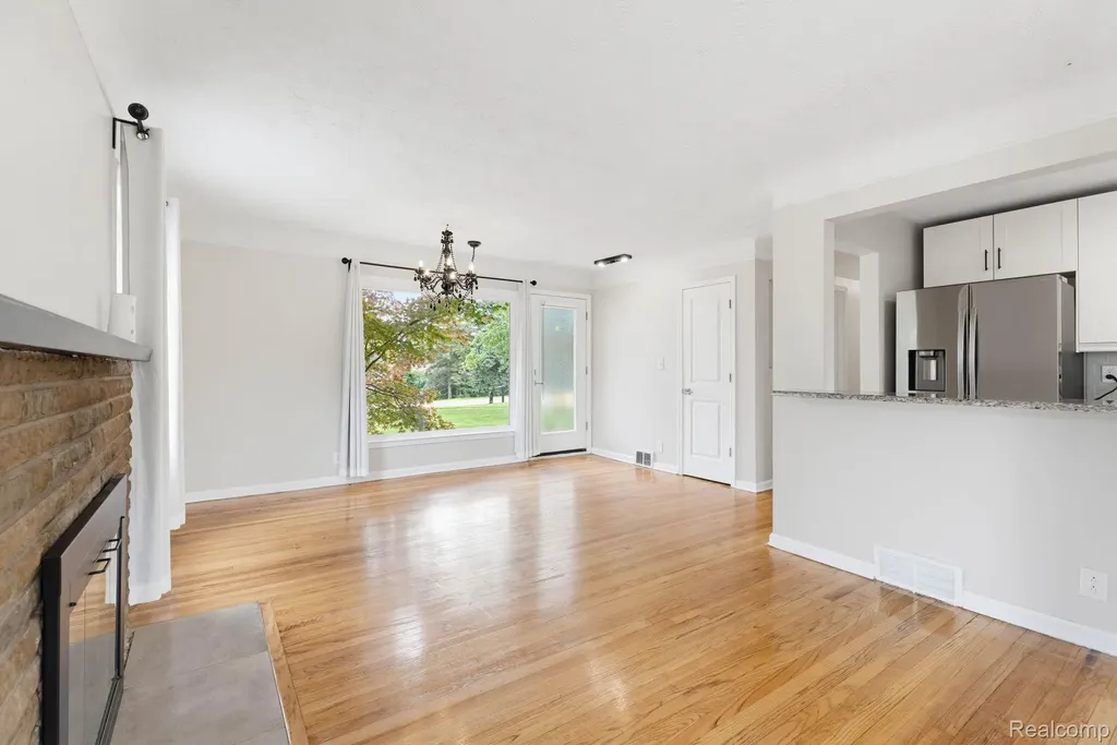 2118 Middlebelt Road West Bloomfield Charter Township MI 48324