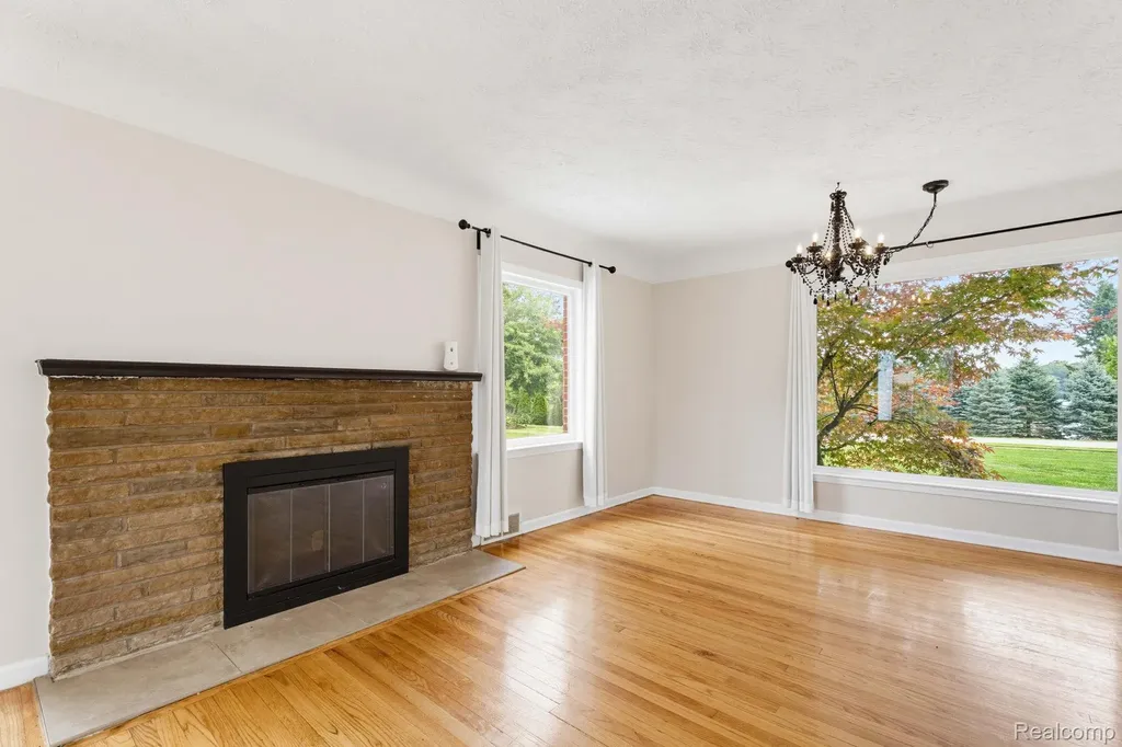 2118 Middlebelt Road West Bloomfield Charter Township MI 48324