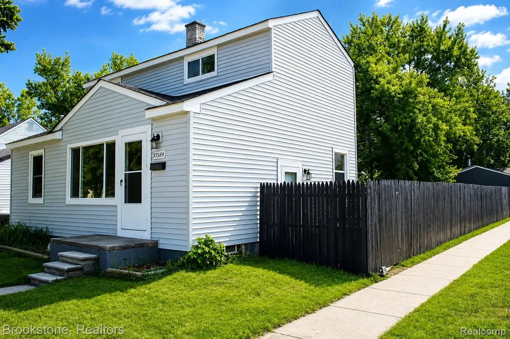 20589 Negaunee Redford Charter Township MI 48240