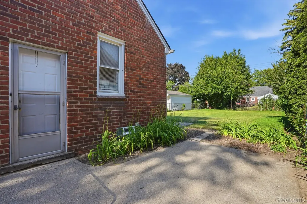 2204 N Franklin Street Dearborn City MI 48128