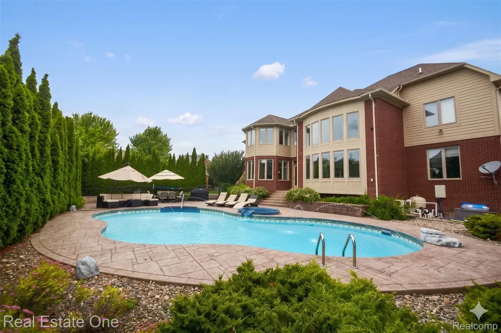 1576 Galena Rochester Hills City MI 48306