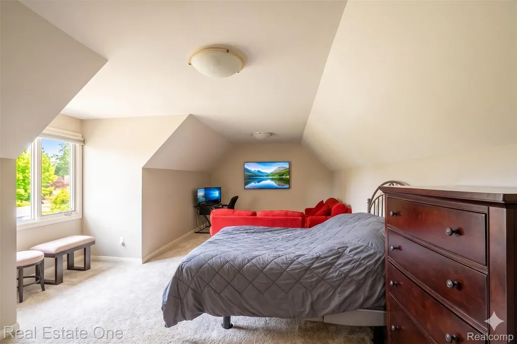 1576 Galena Rochester Hills City MI 48306