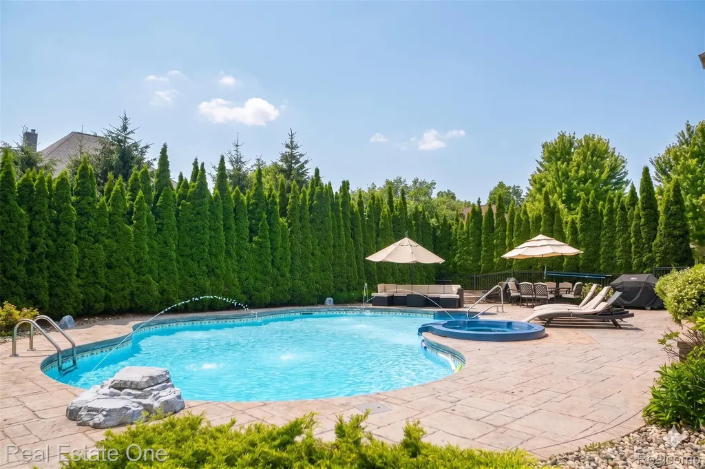 1576 Galena Rochester Hills City MI 48306