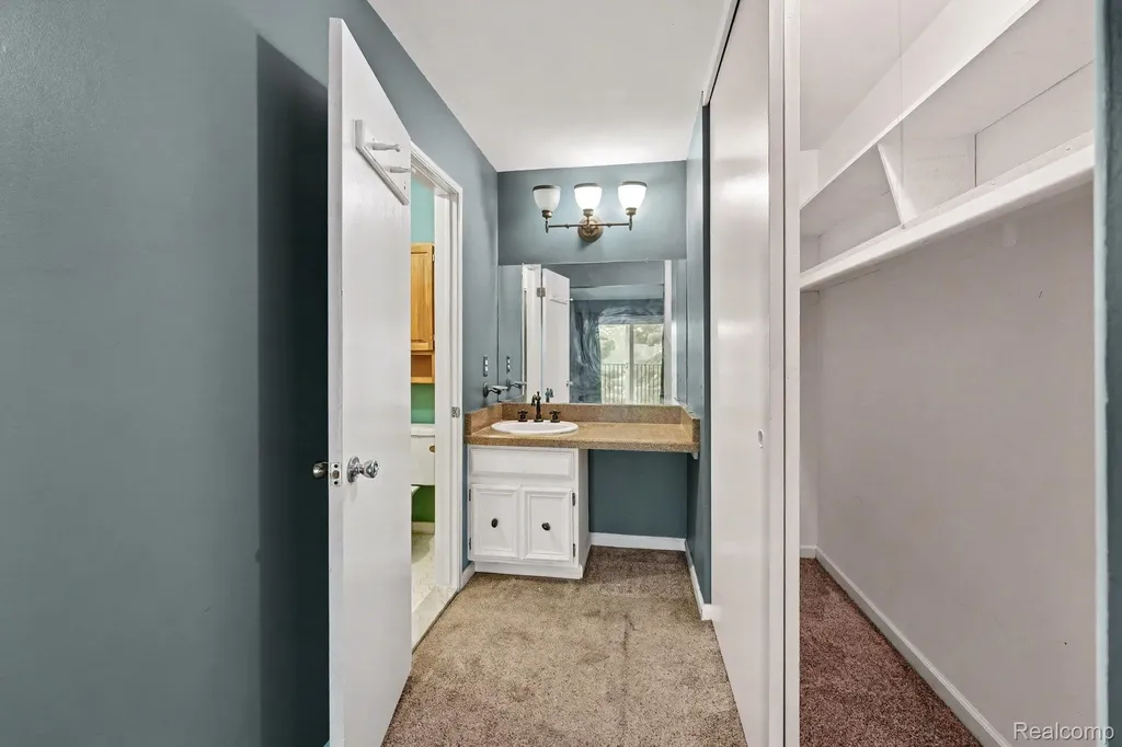 37491 Charter Oaks Boulevard Clinton Charter Township MI 48036