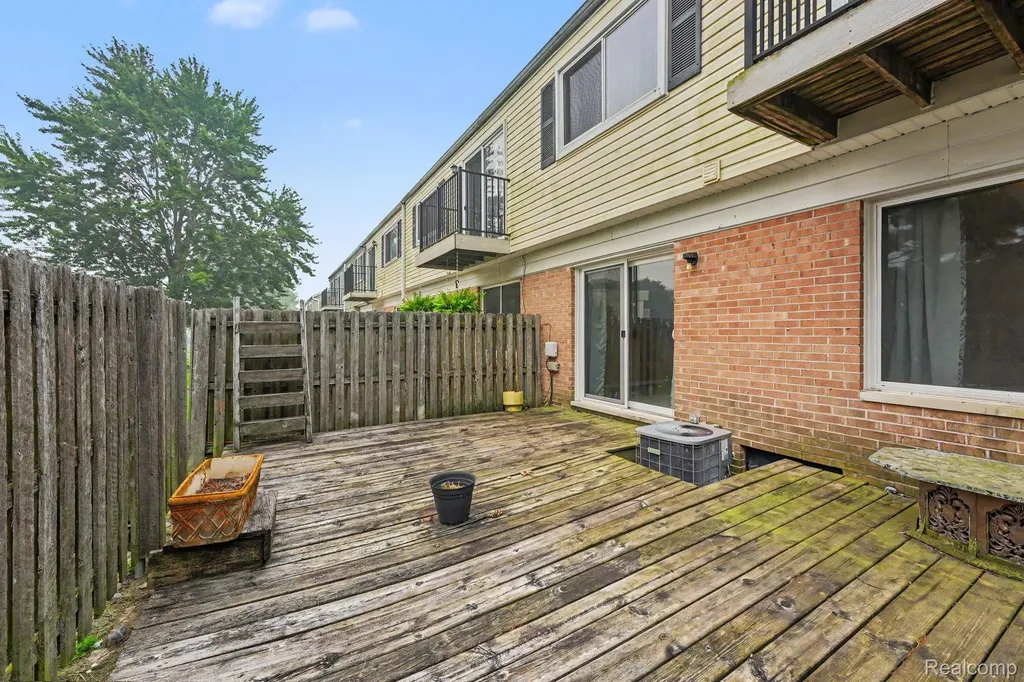 37491 Charter Oaks Boulevard Clinton Charter Township MI 48036