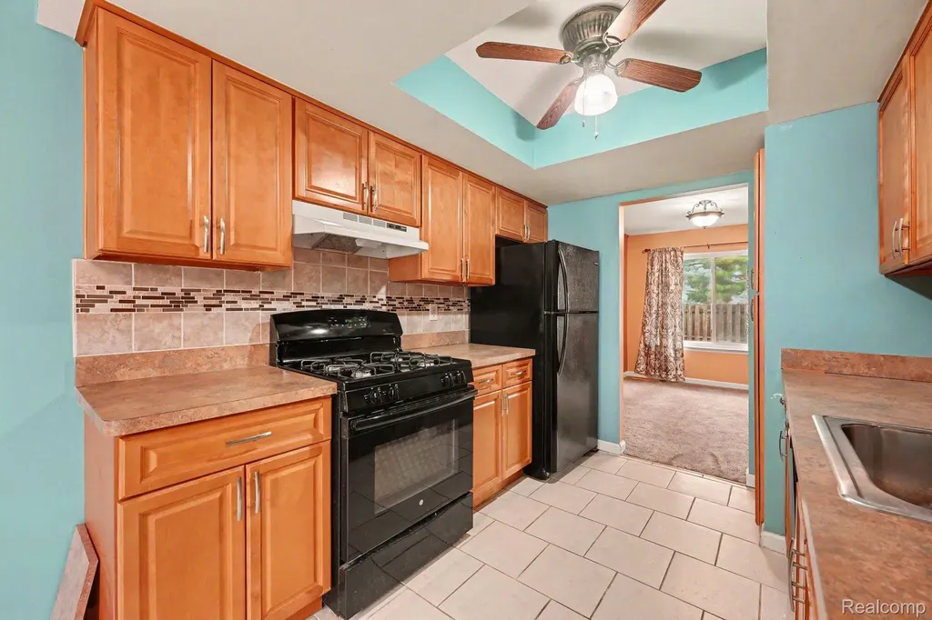 37491 Charter Oaks Boulevard Clinton Charter Township MI 48036