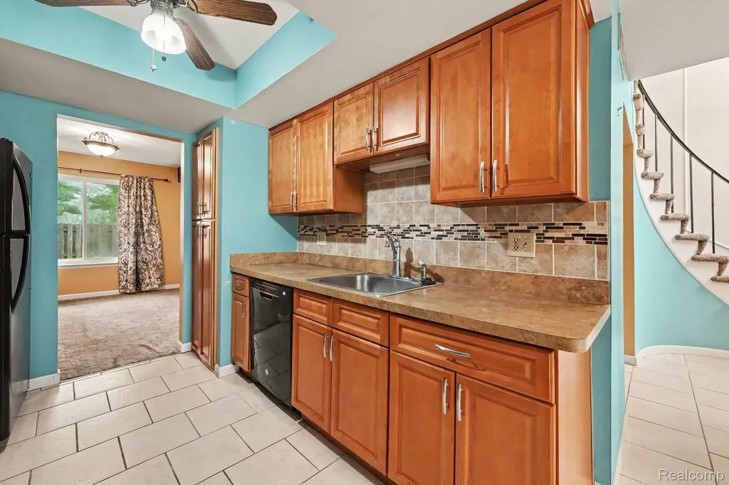 37491 Charter Oaks Boulevard Clinton Charter Township MI 48036