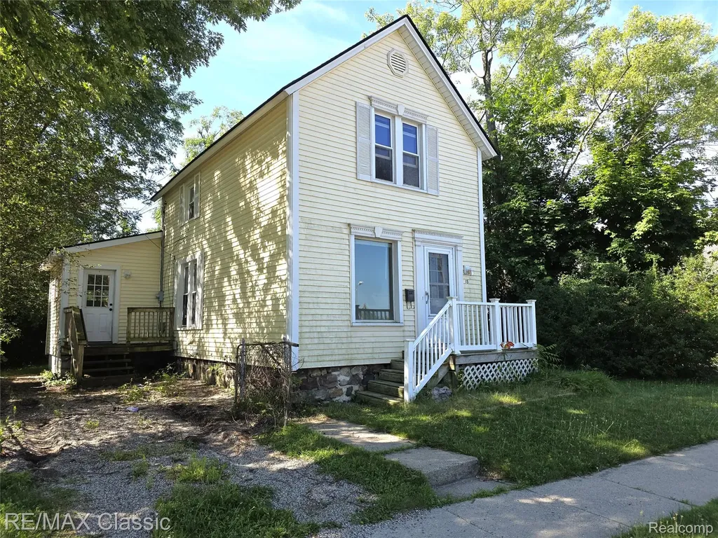 18 Stanton Street Oxford Village MI 48371