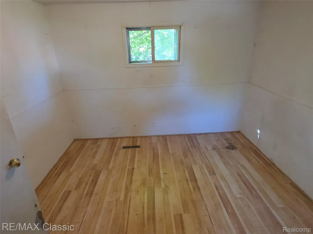 18 Stanton Street Oxford Village MI 48371