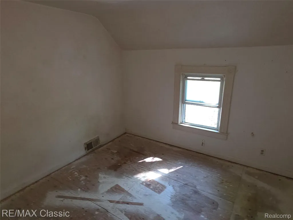 18 Stanton Street Oxford Village MI 48371