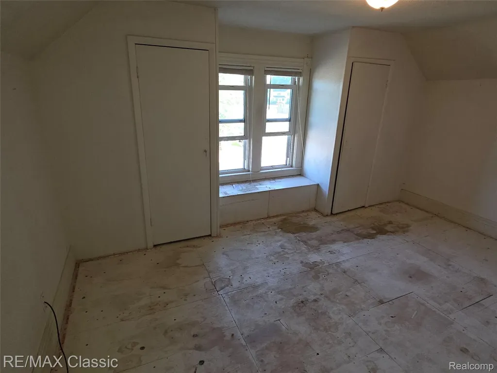 18 Stanton Street Oxford Village MI 48371