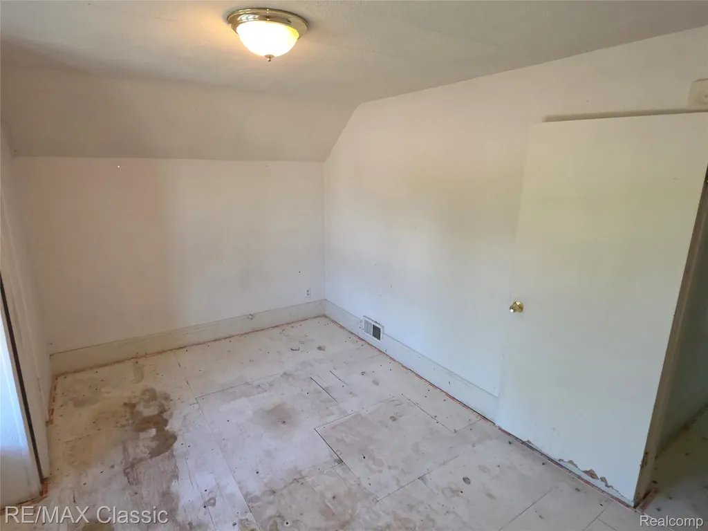 18 Stanton Street Oxford Village MI 48371