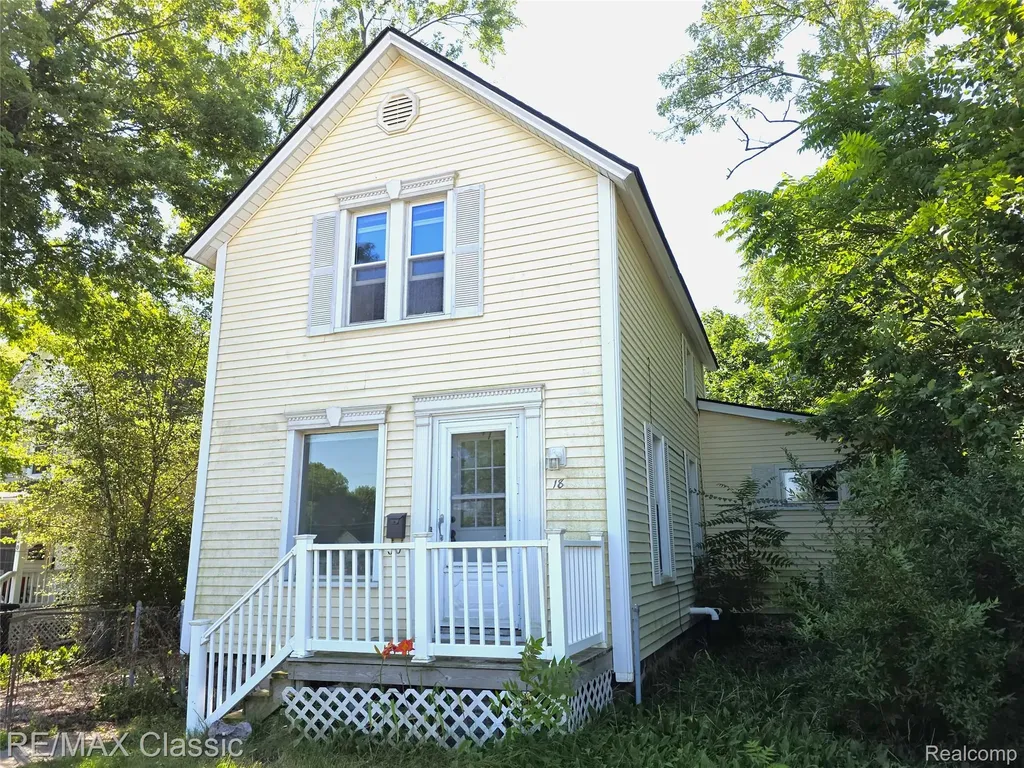18 Stanton Street Oxford Village MI 48371