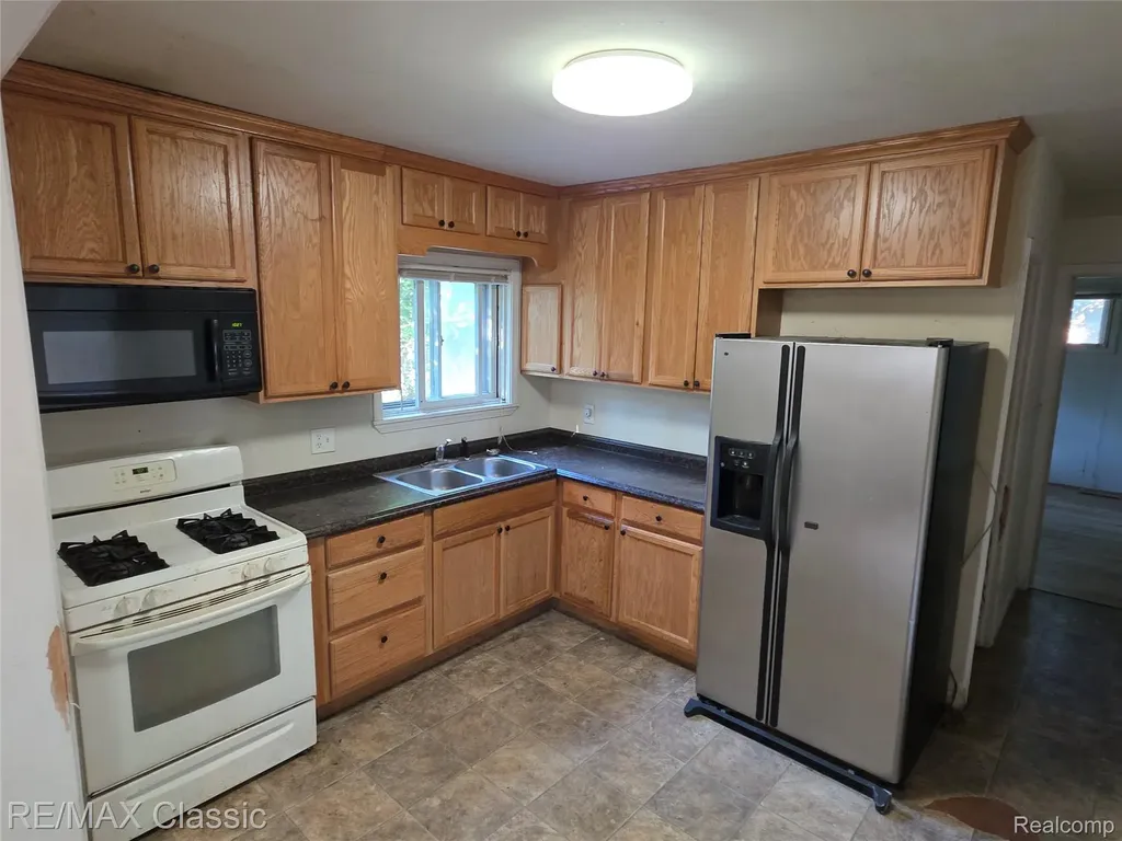 18 Stanton Street Oxford Village MI 48371