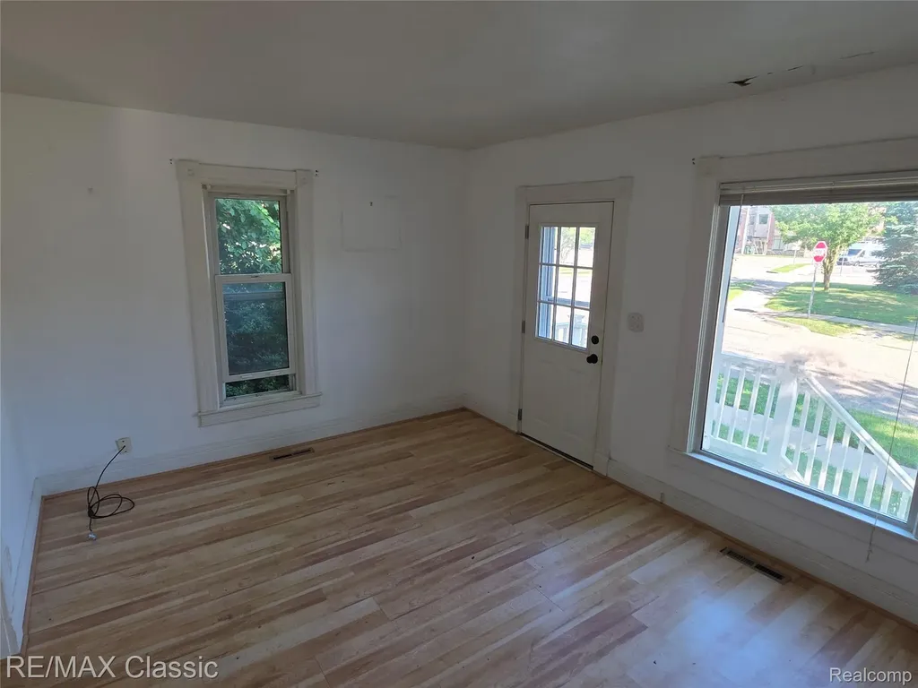 18 Stanton Street Oxford Village MI 48371