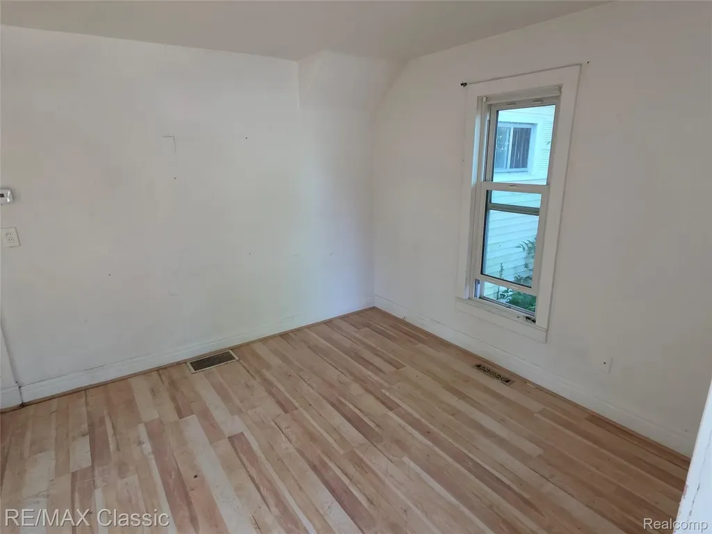 18 Stanton Street Oxford Village MI 48371