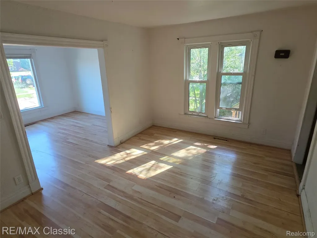 18 Stanton Street Oxford Village MI 48371