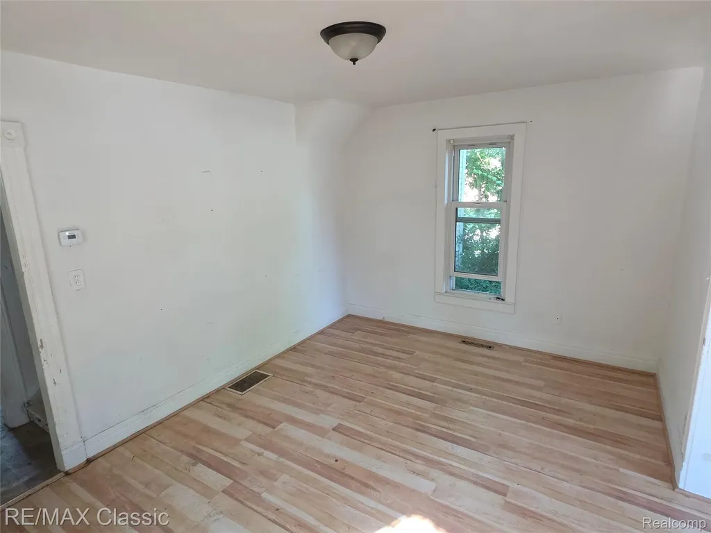 18 Stanton Street Oxford Village MI 48371
