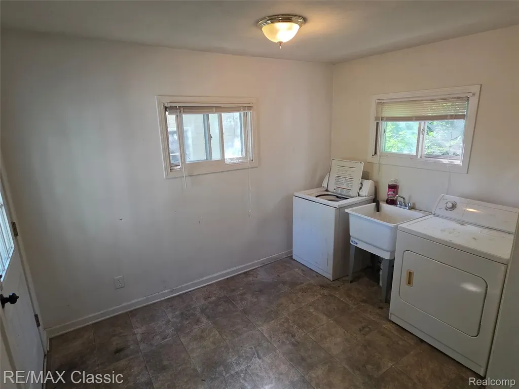 18 Stanton Street Oxford Village MI 48371