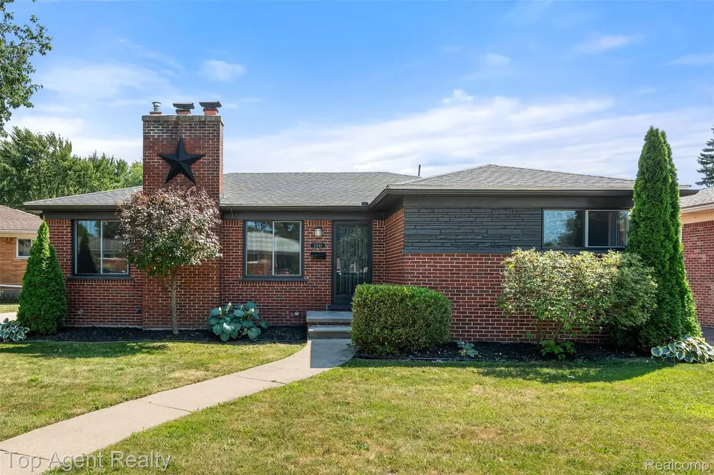 21541 Pallister Street St. Clair Shores City MI 48080
