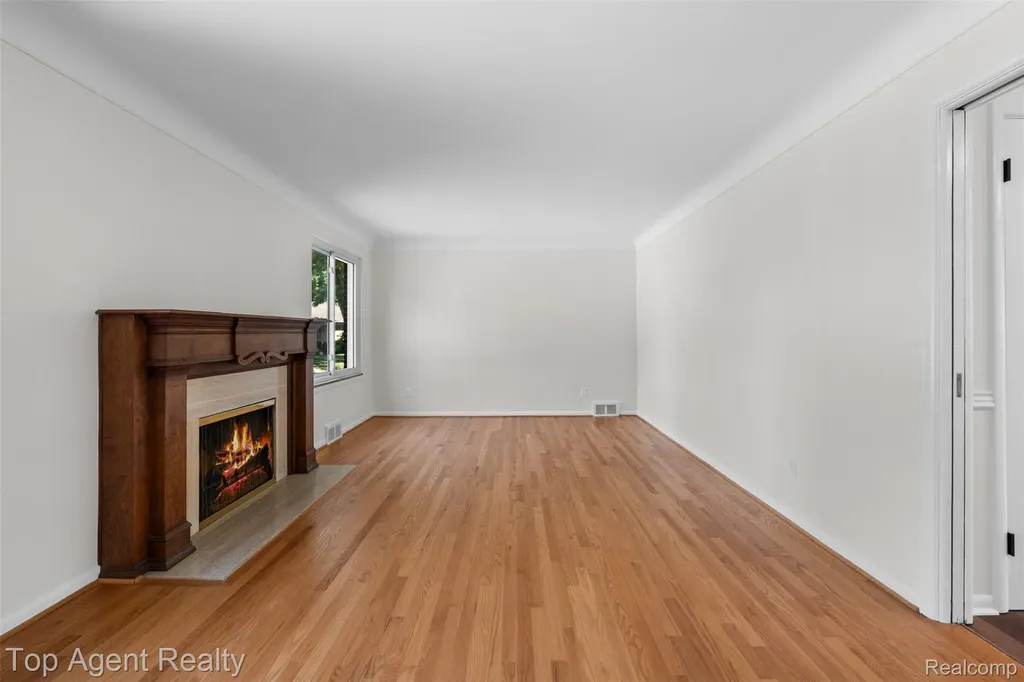 21541 Pallister Street St. Clair Shores City MI 48080