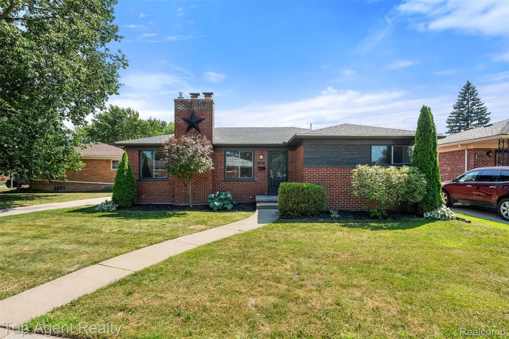 21541 Pallister Street St. Clair Shores City MI 48080