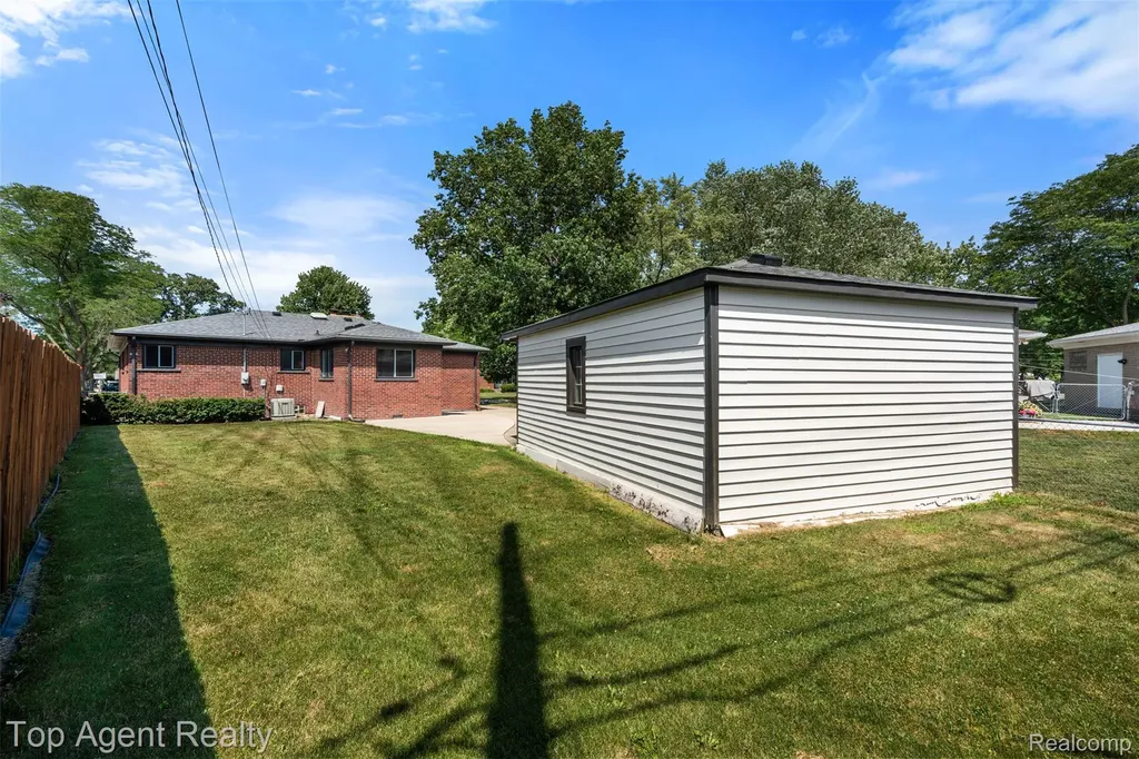 21541 Pallister Street St. Clair Shores City MI 48080